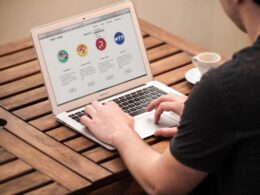 MAKE A GIANT IMPACT OF YOUR SMALL BUSINESS WITH A RESPONSIVE WEBSITE